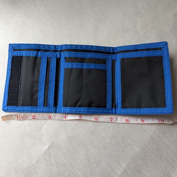 Super Mario Blue and Black Wallet - Picture 7 of 9